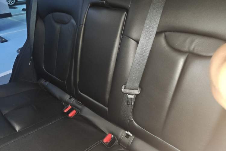 Used Renault Kadjar 2016 2.0L Two-Wheel Drive Prestige Edition Left Rear Seat