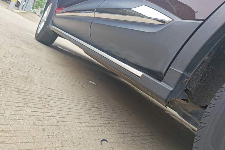 Used Renault Kadjar 2016 2.0L Two-Wheel-Drive Luxury Edition Left Side Sill