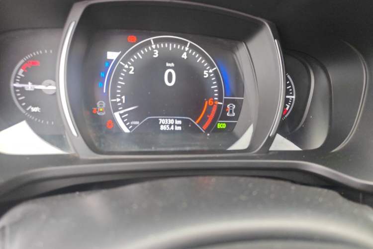 Used Renault Kadjar 2016 2.0L Two-Wheel-Drive Luxury Edition Odometer Close Up