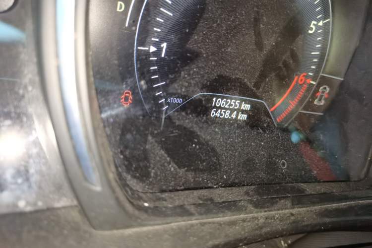 Used Renault Kadjar 2016 2.0L Two-Wheel-Drive Luxury Edition Odometer Close Up