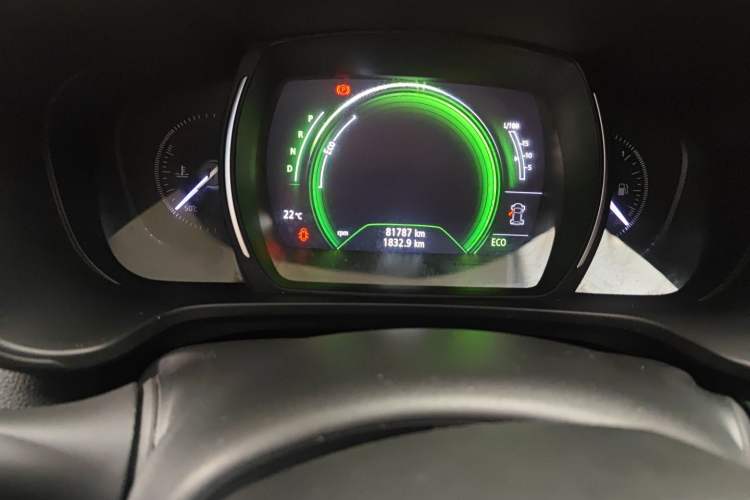 Used Renault Kadjar 2016 2.0L Two-Wheel Drive Leading Edition Odometer Close Up