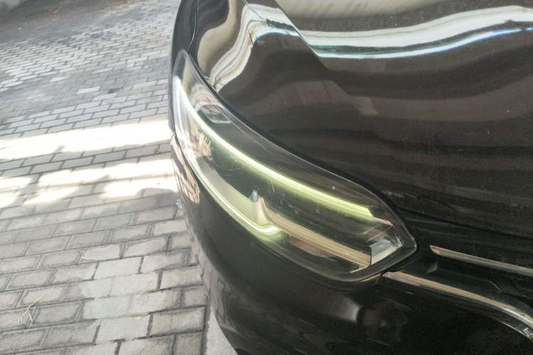 Used Renault Kadjar 2016 2.0L Two-Wheel-Drive Luxury Edition Right Front Headlight