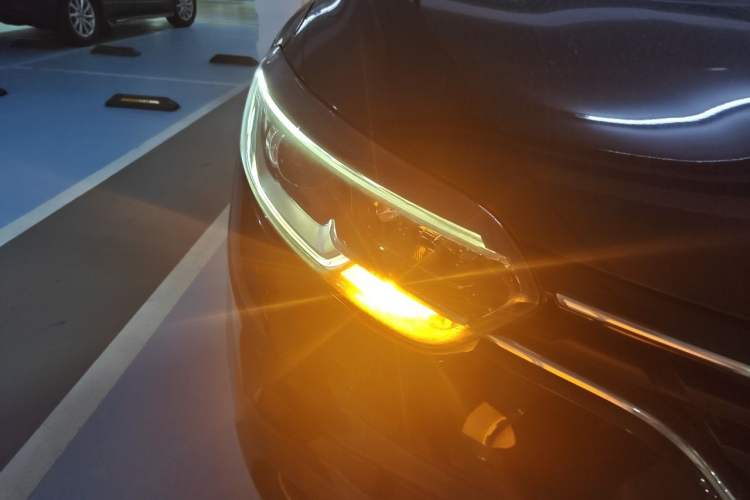 Used Renault Kadjar 2016 2.0L Two-Wheel Drive Prestige Edition Right Front Headlight