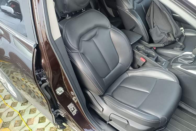 Used Renault Kadjar 2016 2.0L Two-Wheel Drive Leading Edition Right Front Seat