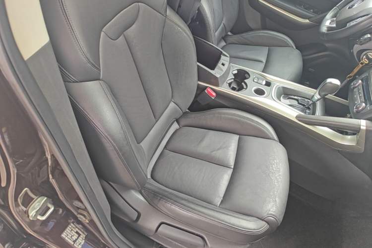 Used Renault Kadjar 2016 2.0L Two-Wheel-Drive Luxury Edition Right Front Seat