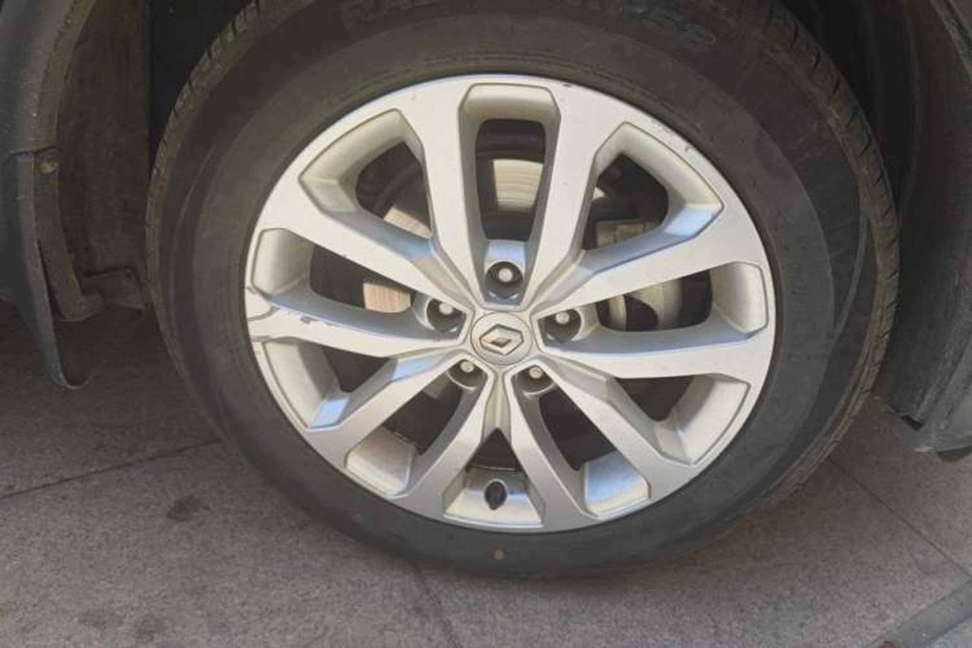Used Renault Kadjar 2016 2.0L Two-Wheel-Drive Luxury Edition Right Front Wheel Hub