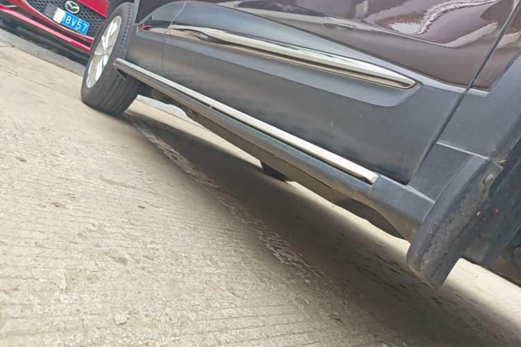 Used Renault Kadjar 2016 2.0L Two-Wheel-Drive Luxury Edition Right Side Sill