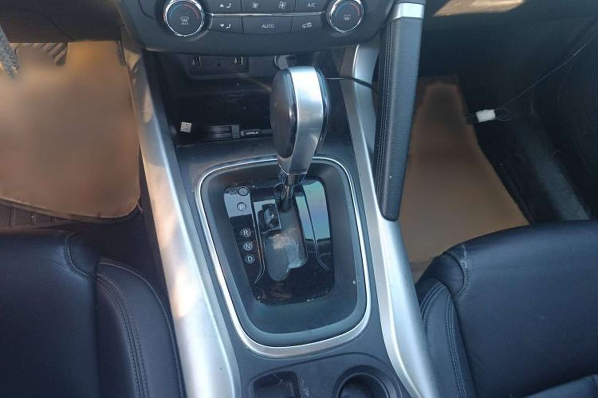 Used Renault Kadjar 2016 2.0L Two-Wheel-Drive Luxury Edition Interior 5