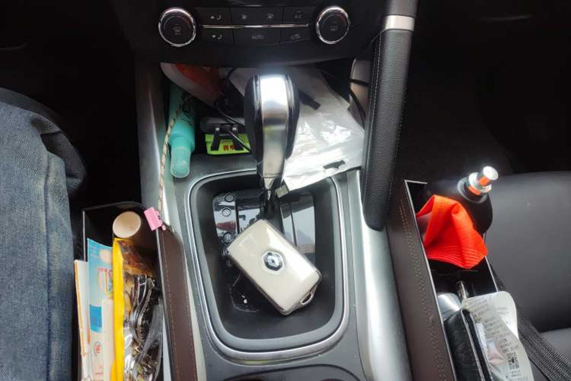 Used Renault Kadjar 2016 2.0L Two-Wheel Drive Prestige Edition Gear Lever
