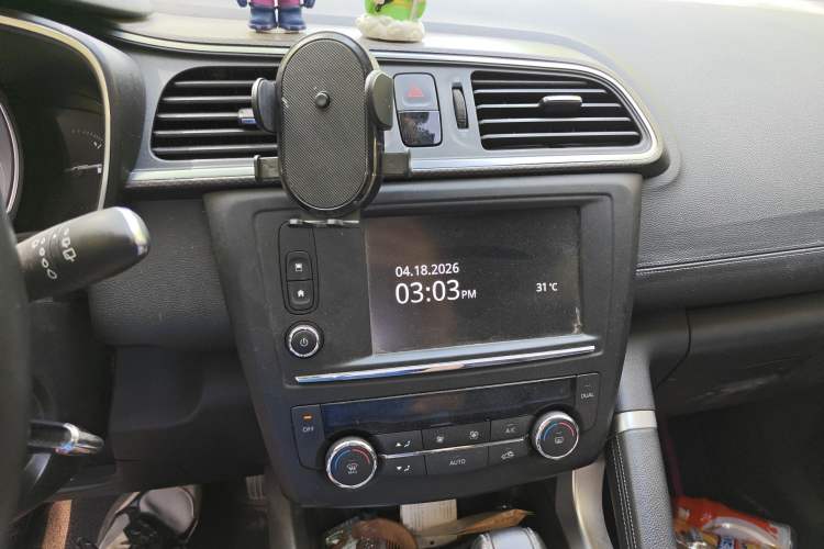 Used Renault Kadjar 2016 2.0L Two-Wheel-Drive Luxury Edition Audio And AC Panel