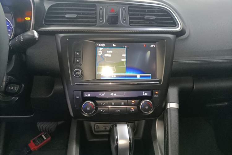 Used Renault Kadjar 2016 2.0L Two-Wheel-Drive Luxury Edition Audio And AC Panel