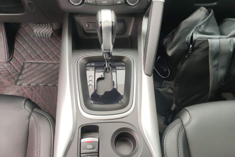 Used Renault Kadjar 2016 2.0L Two-Wheel-Drive Luxury Edition Gear Lever