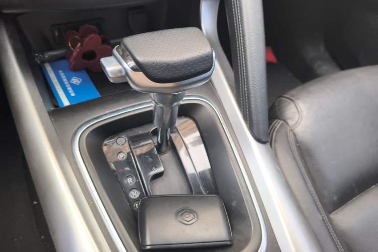 Used Renault Kadjar 2016 2.0L Two-Wheel Drive Prestige Edition Gear Lever