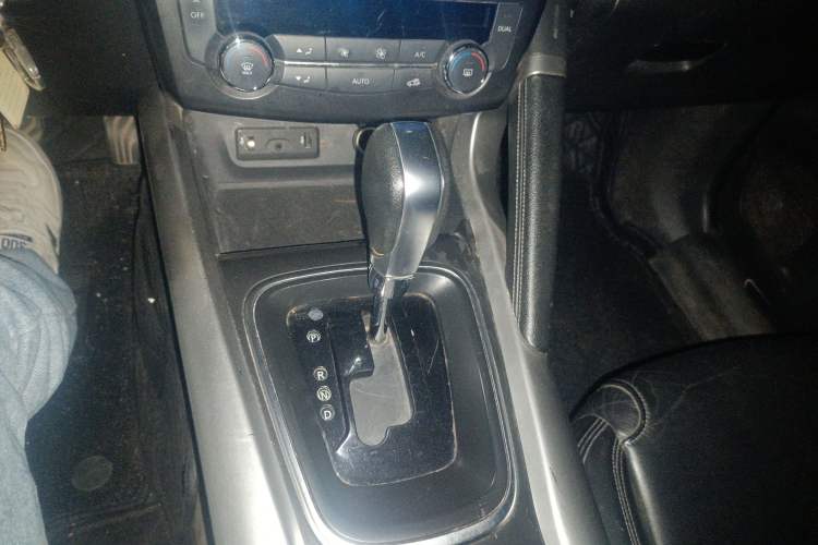 Used Renault Kadjar 2016 2.0L Two-Wheel-Drive Luxury Edition Gear Lever