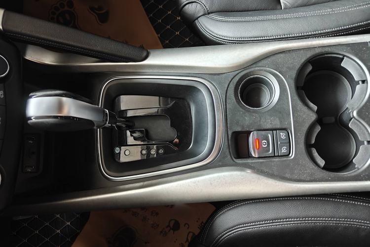 Used Renault Kadjar 2016 2.0L Two-Wheel-Drive Luxury Edition Interior 2