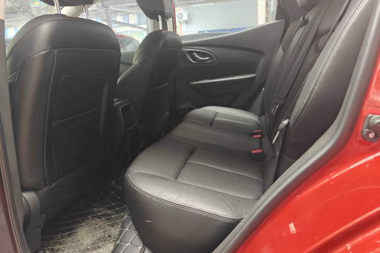 Used Renault Kadjar 2016 2.0L Two-Wheel-Drive Luxury Edition Interior 4
