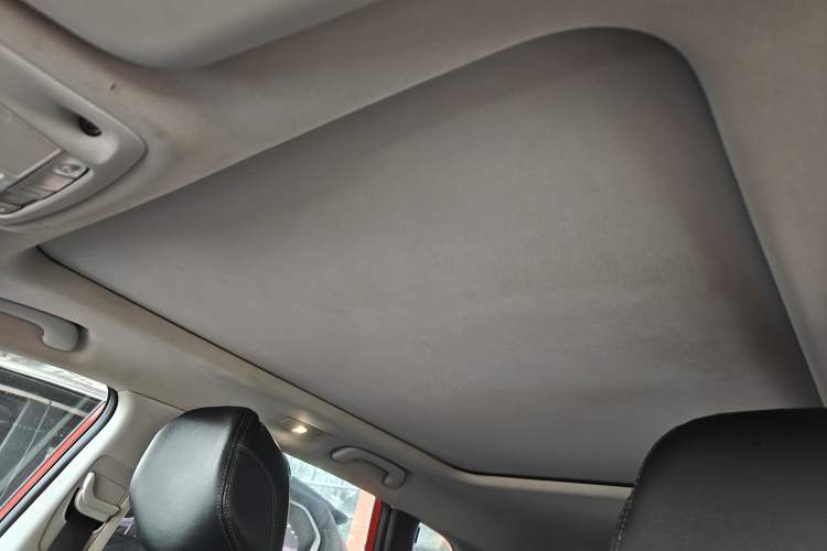Used Renault Kadjar 2016 2.0L Two-Wheel-Drive Luxury Edition Interior 5