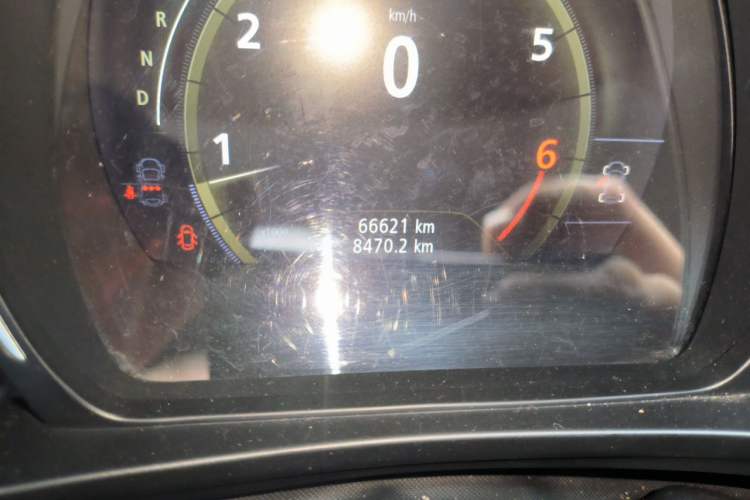 Used Renault Kadjar 2016 2.0L Two-Wheel Drive Comfort Edition Odometer Close Up