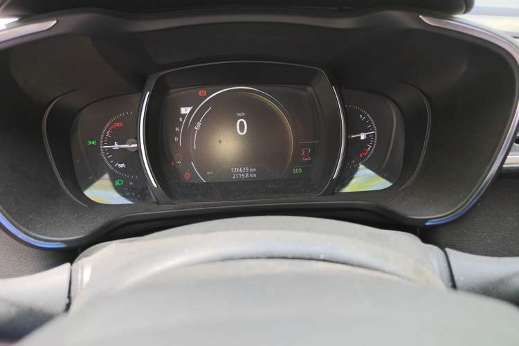 Used Renault Kadjar 2016 2.0L Two-Wheel-Drive Luxury Edition Odometer Close Up