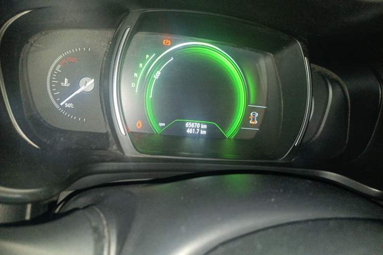 Used Renault Kadjar 2016 2.0L Two-Wheel-Drive Luxury Edition Odometer Close Up