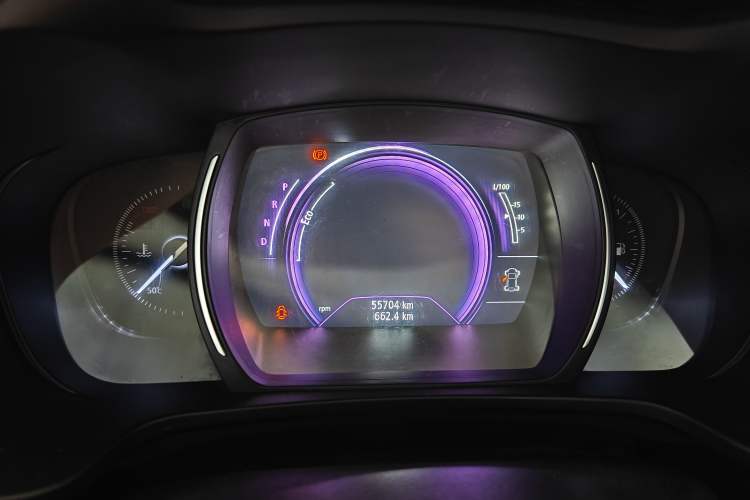 Used Renault Kadjar 2016 2.0L Two-Wheel-Drive Luxury Edition Odometer Close Up