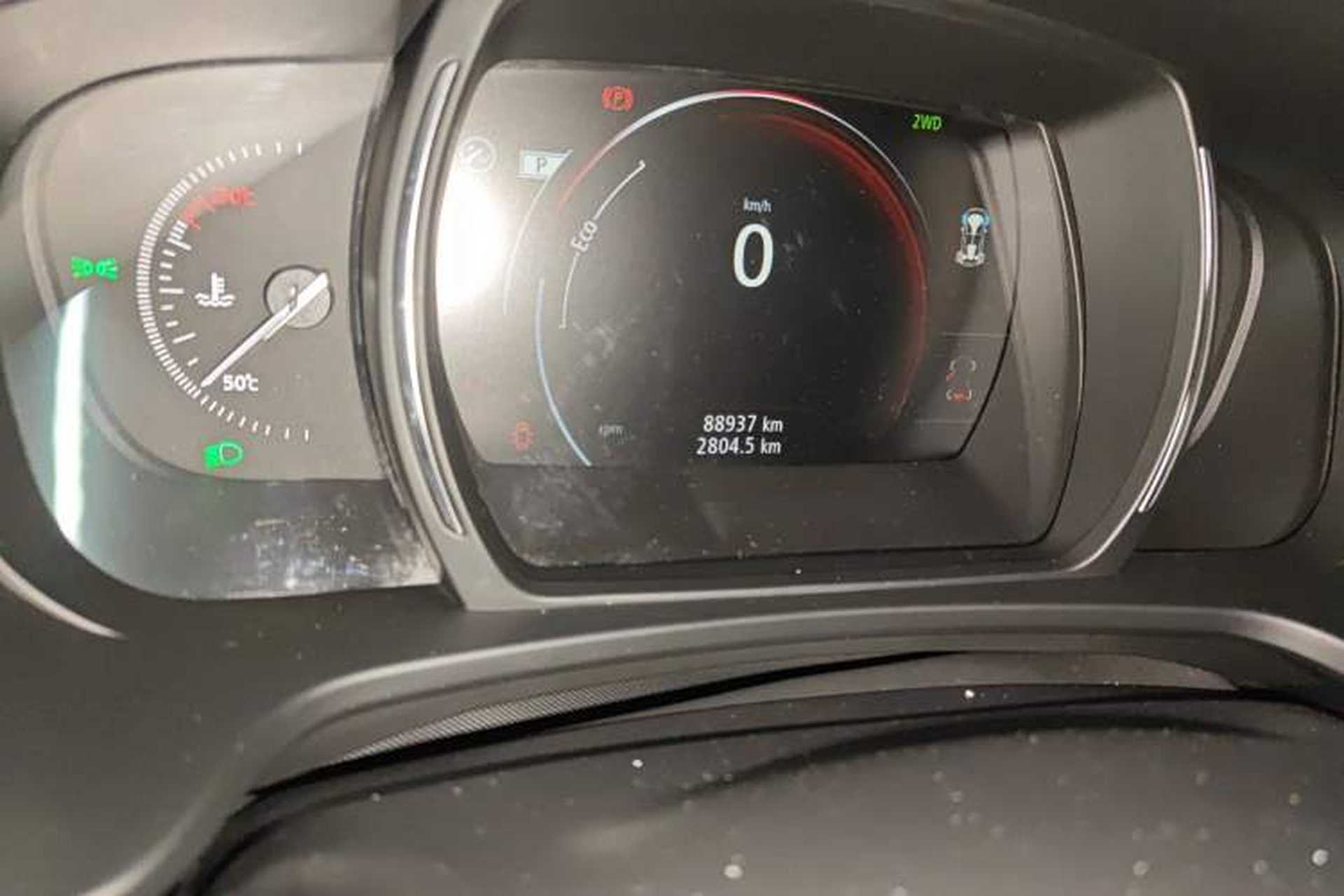 Used Renault Kadjar 2016 2.0L Four-Wheel Drive Ultimate Edition Odometer Close Up