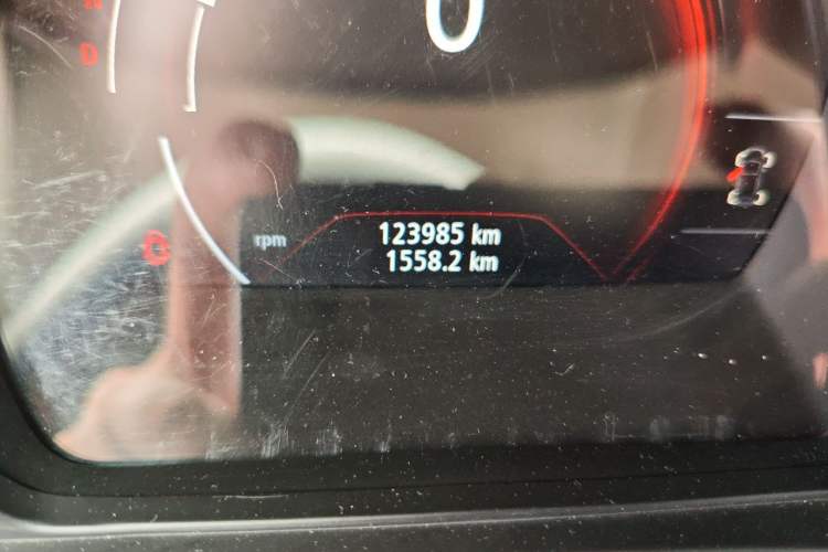 Used Renault Kadjar 2016 2.0L Two-Wheel-Drive Luxury Edition Odometer Close Up