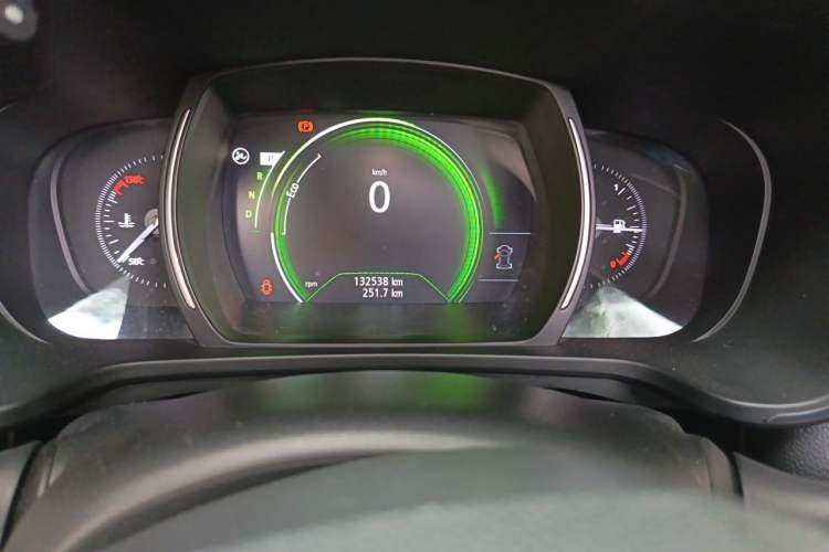 Used Renault Kadjar 2016 2.0L Two-Wheel-Drive Luxury Edition Odometer Close Up