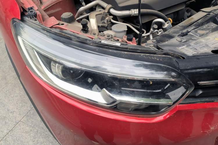 Used Renault Kadjar 2016 2.0L Two-Wheel Drive Comfort Edition Right Front Headlight