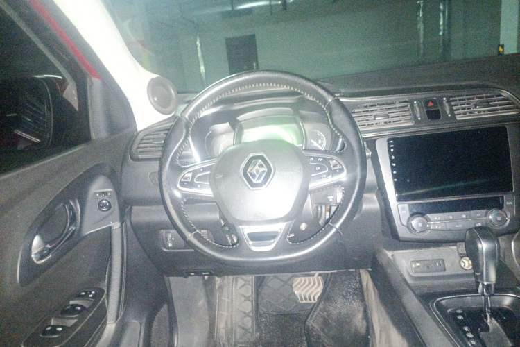 Used Renault Kadjar 2016 2.0L Two-Wheel-Drive Luxury Edition Steering Wheel