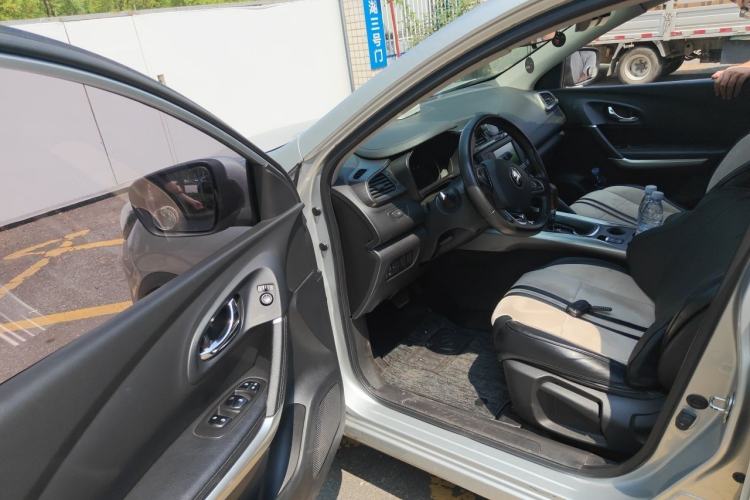 Used Renault Kadjar 2016 2.0L Two-Wheel-Drive Luxury Edition Driver Seat