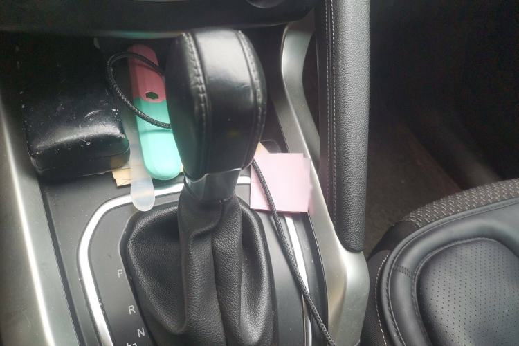 Used Renault Kadjar 2016 2.0L Two-Wheel Drive Comfort Edition Gear Lever