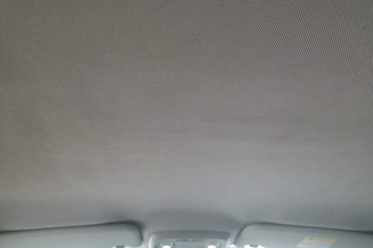 Used Renault Kadjar 2016 2.0L Two-Wheel Drive Comfort Edition Headliner