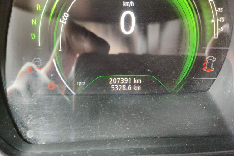 Used Renault Kadjar 2016 2.0L Two-Wheel Drive Leading Edition Odometer Close Up