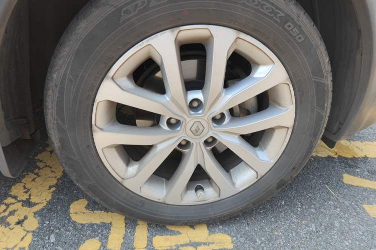 Used Renault Kadjar 2016 2.0L Two-Wheel-Drive Luxury Edition Right Front Wheel Hub