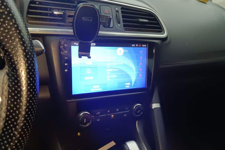 Used Renault Kadjar 2016 2.0L Two-Wheel Drive Comfort Edition Audio And AC Panel