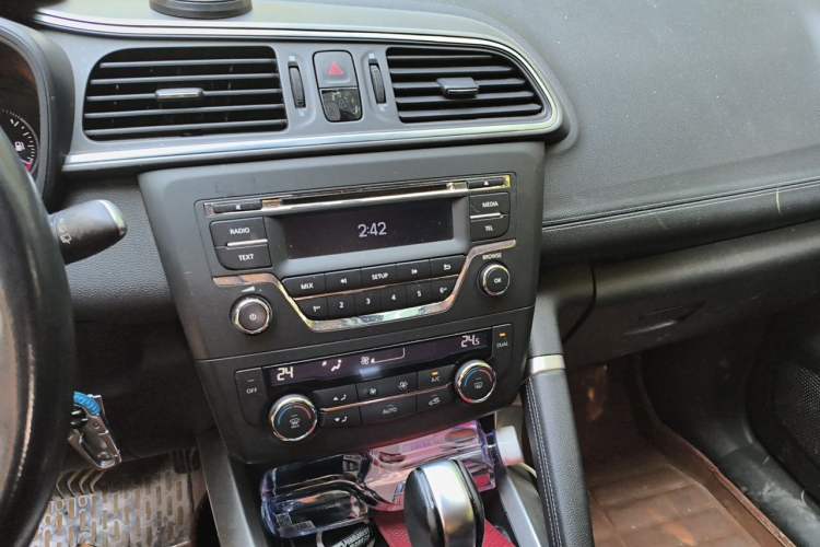 Used Renault Kadjar 2016 2.0L Two-Wheel Drive Leading Edition Audio And AC Panel