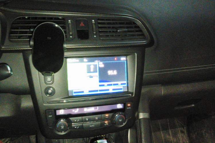 Used Renault Kadjar 2016 2.0L Two-Wheel-Drive Luxury Edition Audio And AC Panel
