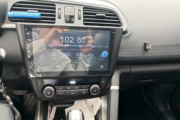 Used Renault Kadjar 2016 2.0L Two-Wheel Drive Leading Edition Audio And AC Panel