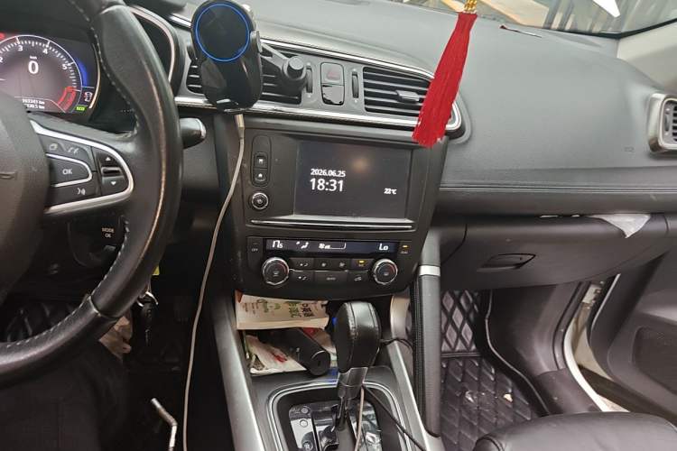 Used Renault Kadjar 2016 2.0L Two-Wheel-Drive Luxury Edition Audio And AC Panel