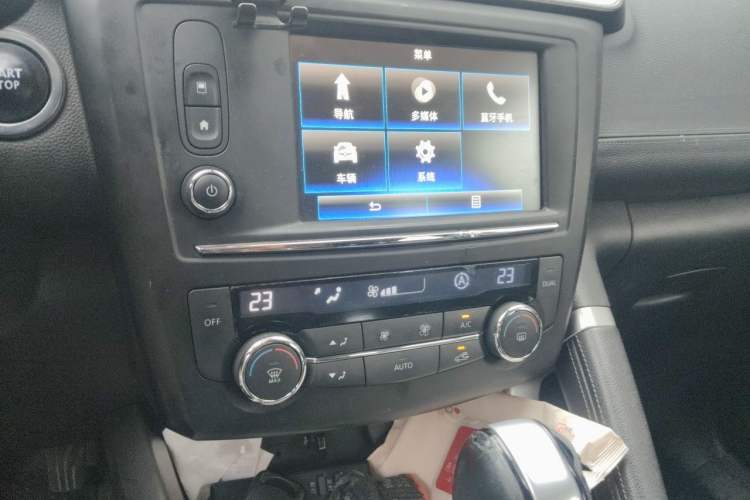 Used Renault Kadjar 2016 2.0L Two-Wheel Drive Prestige Edition Audio And AC Panel
