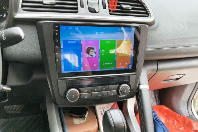 Used Renault Kadjar 2016 2.0L Two-Wheel Drive Comfort Edition Audio And AC Panel