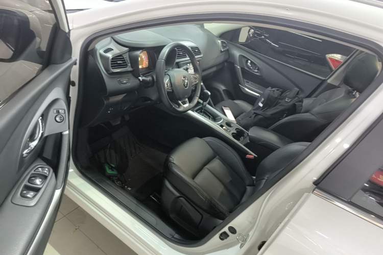 Used Renault Kadjar 2016 2.0L Two-Wheel-Drive Luxury Edition Driver Seat