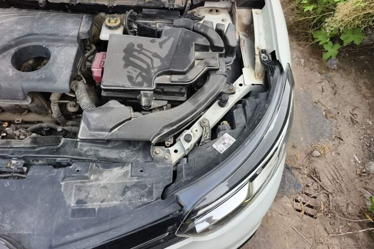 Used Renault Kadjar 2016 2.0L Two-Wheel-Drive Luxury Edition Engine Bay Left