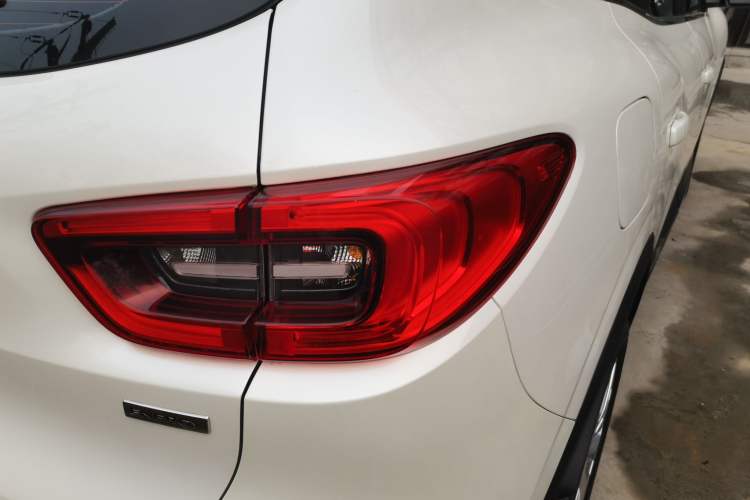 Used Renault Kadjar 2016 2.0L Two-Wheel-Drive Luxury Edition Exterior 3