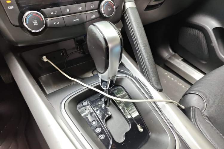 Used Renault Kadjar 2016 2.0L Two-Wheel-Drive Luxury Edition Gear Lever