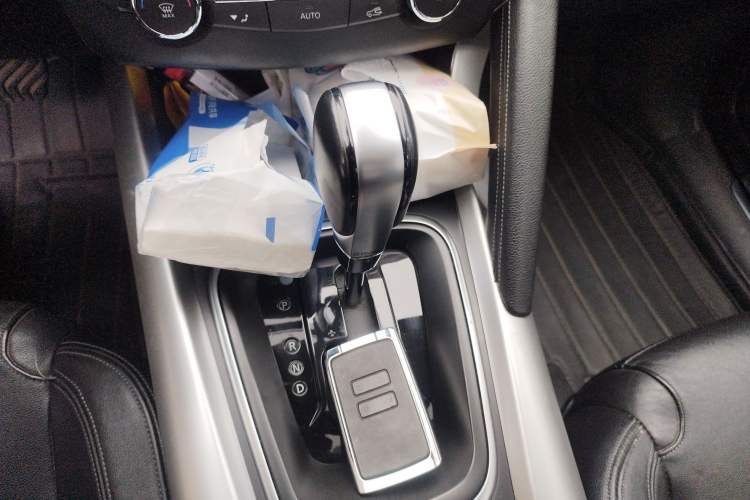 Used Renault Kadjar 2016 2.0L Four-Wheel Drive Ultimate Edition Gear Lever
