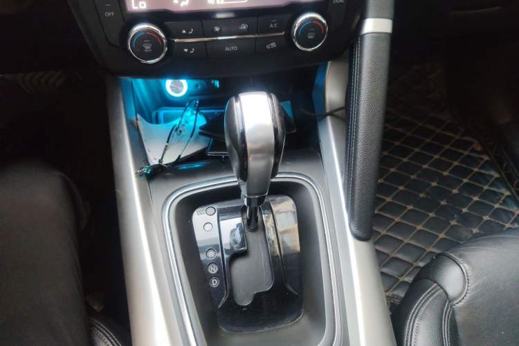 Used Renault Kadjar 2016 2.0L Two-Wheel-Drive Luxury Edition Gear Lever