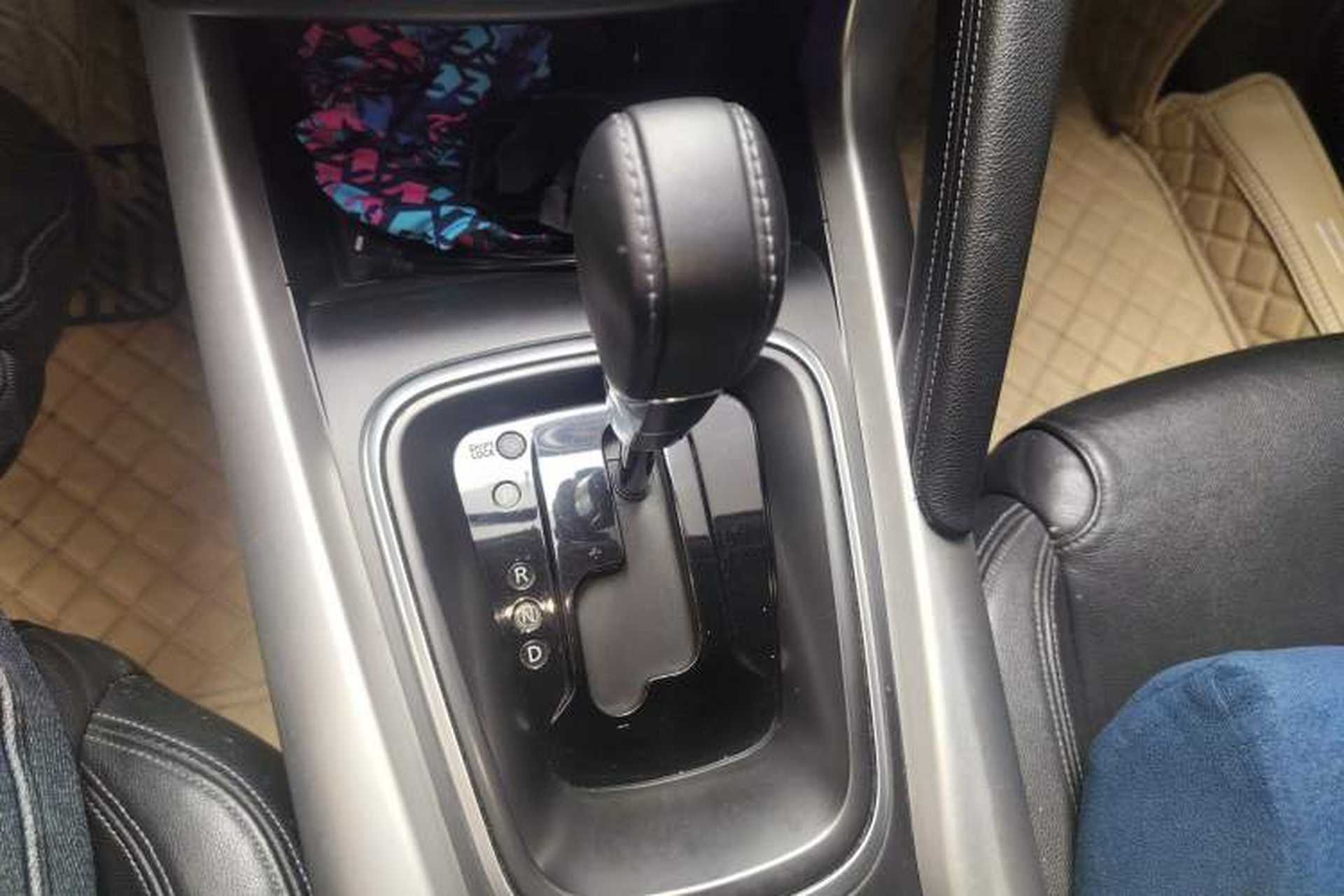 Used Renault Kadjar 2016 2.0L Two-Wheel-Drive Luxury Edition Gear Lever