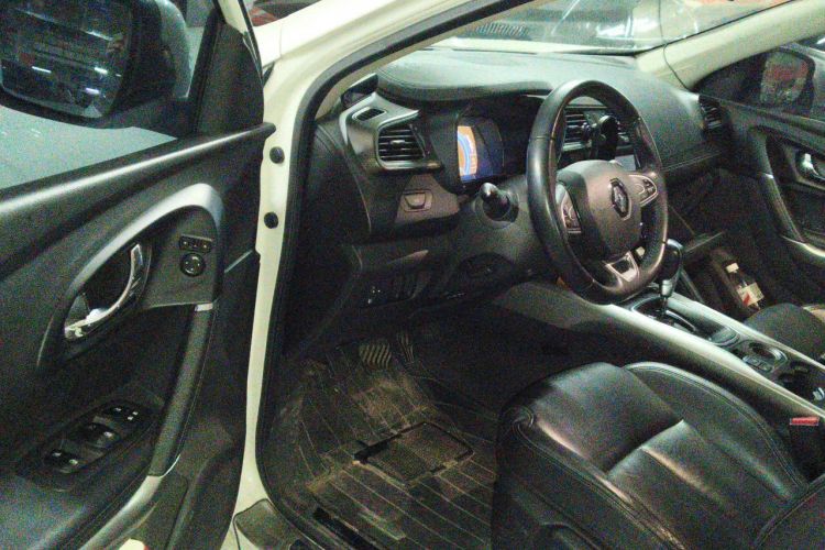 Used Renault Kadjar 2016 2.0L Two-Wheel-Drive Luxury Edition Interior 3